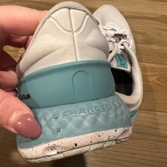 Under Armour Escape Shoes in Size 9.5 - Picture 7 of 8